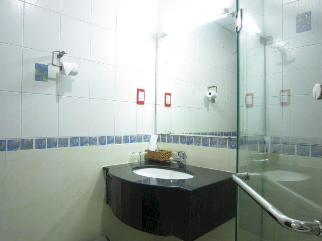 Thien Hoa Hotel Хошимин Екстериор снимка